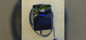 Lire la suite à propos de l’article Prise renforcée ou borne de recharge : que choisir ?