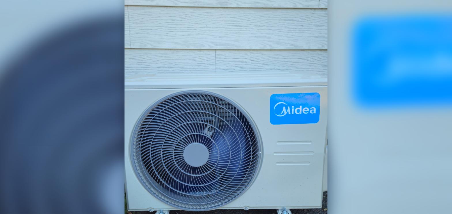 Groupe extérieur de climatisation réversible installé par United Borne près de Cholet